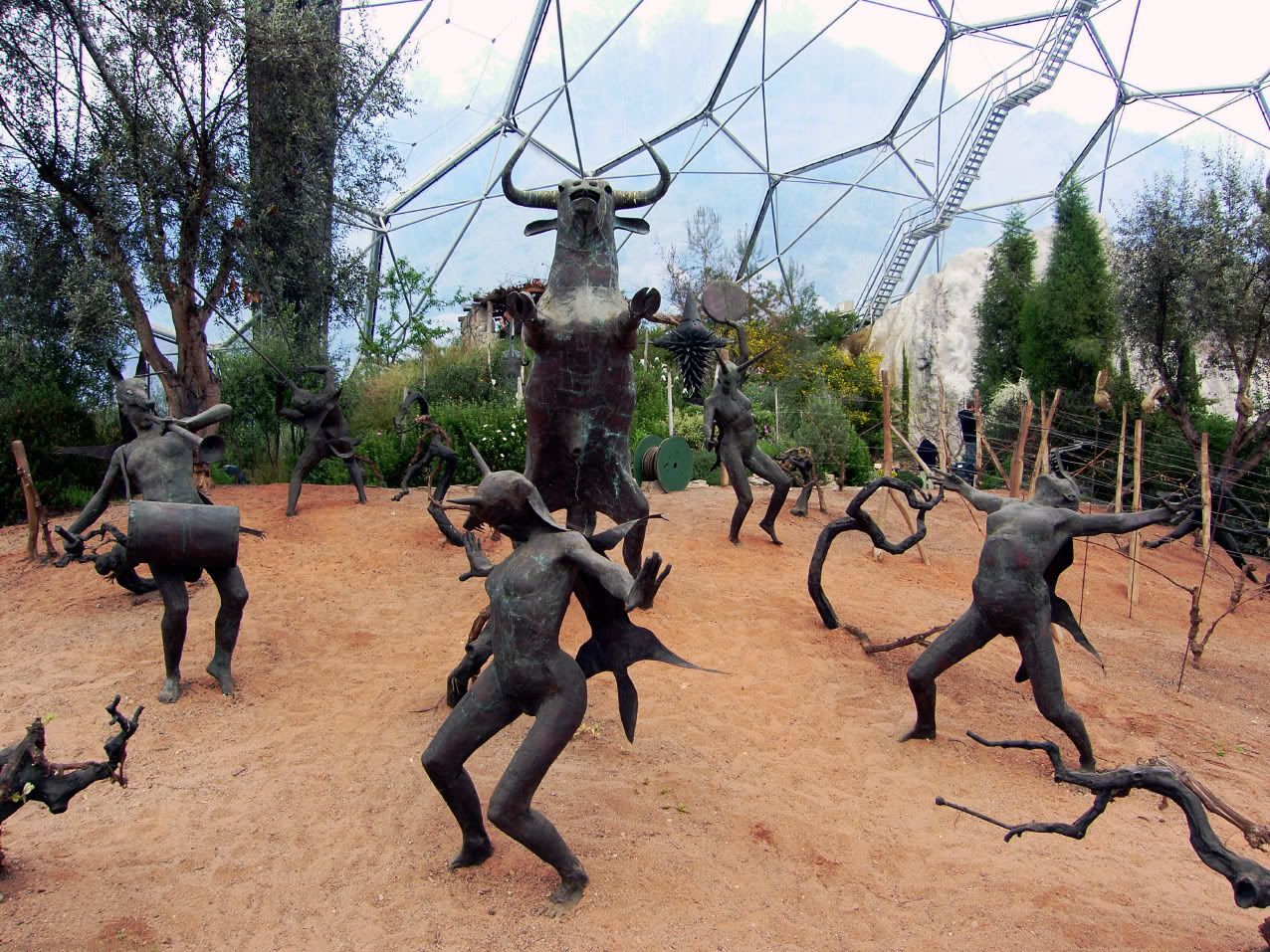 hokum Eden Project sculptures